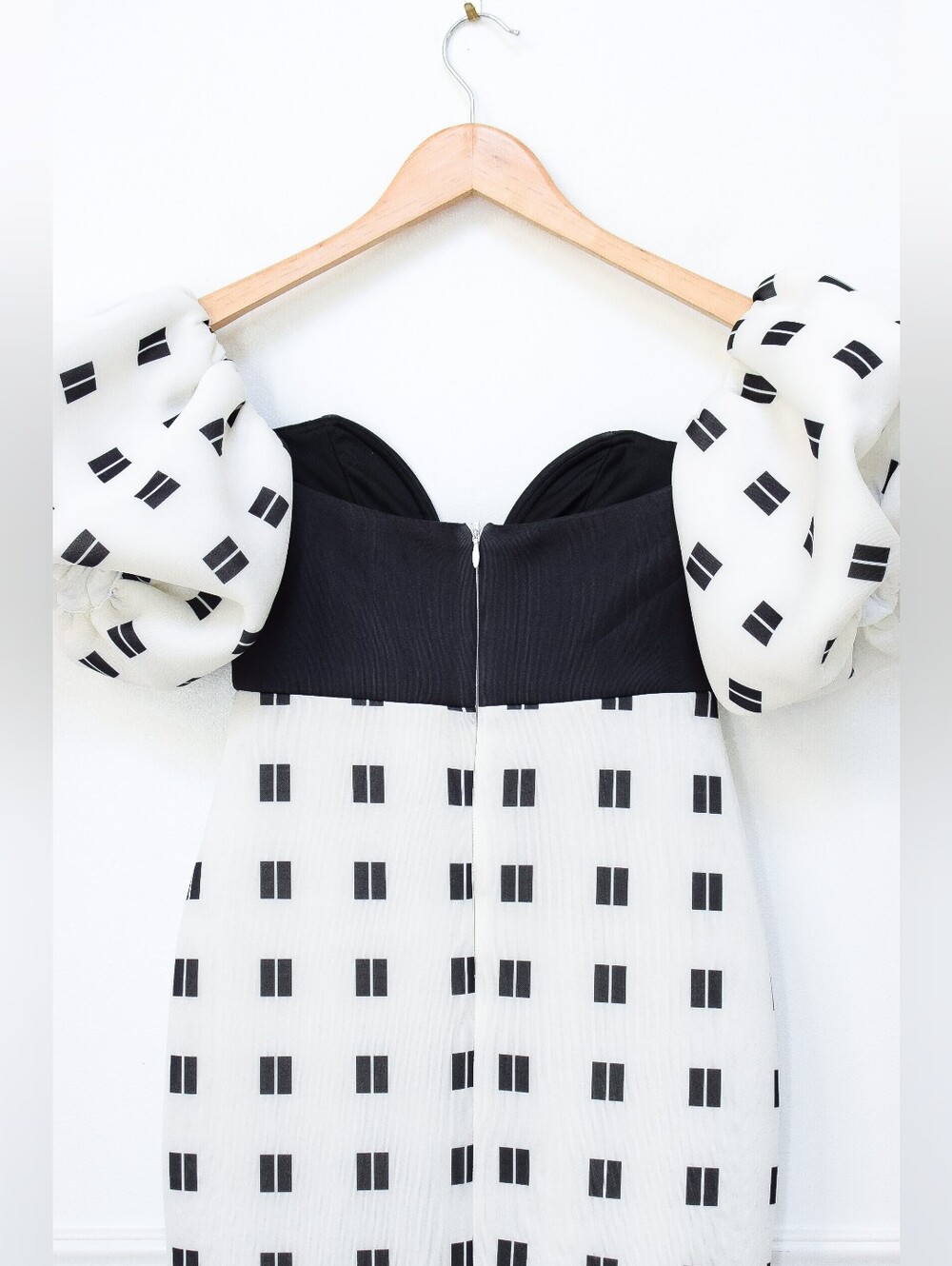 NWT ASOS Mono Grid Puff Sleeve Off The Shoulder Dress Black White Sz 4 Cocktail - Picture 7 of 12